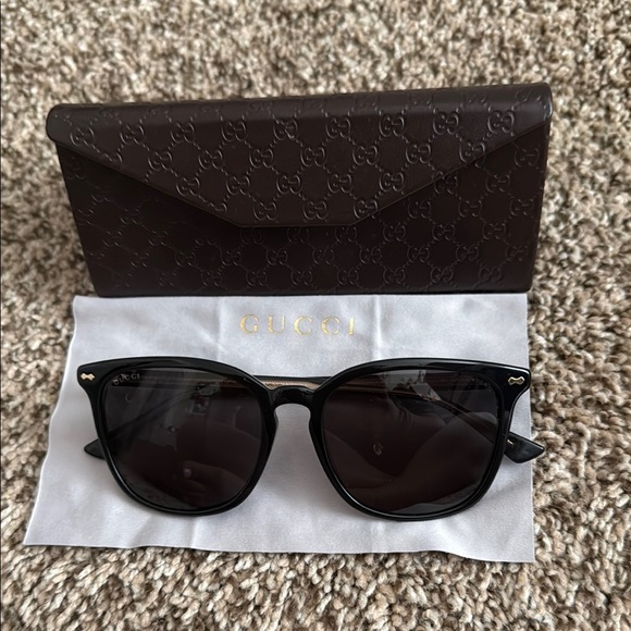 Authentic Gucci Sunglasses (Black &Gold)